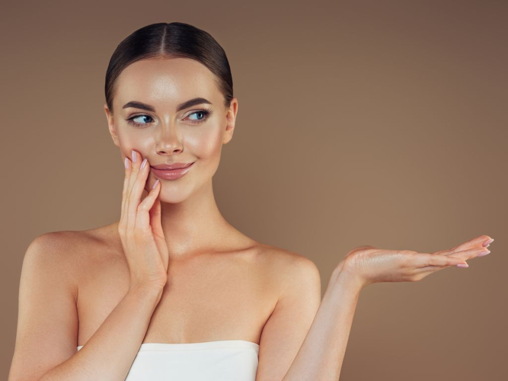 Blurred skin: Η τάση που θα σας χαρίσει βελούδινο, λαμπερό δέρμα