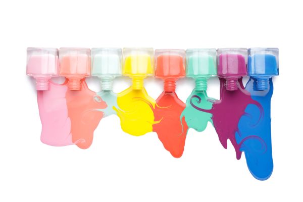 Rainbow nails: Η τάση που θα βλέπουμε παντού το καλοκαίρι | imommy.gr