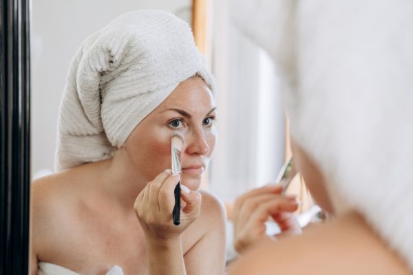 Σημάδια γήρανσης στο πρόσωπο; Πώς θα τα καλύψετε | imommy.gr