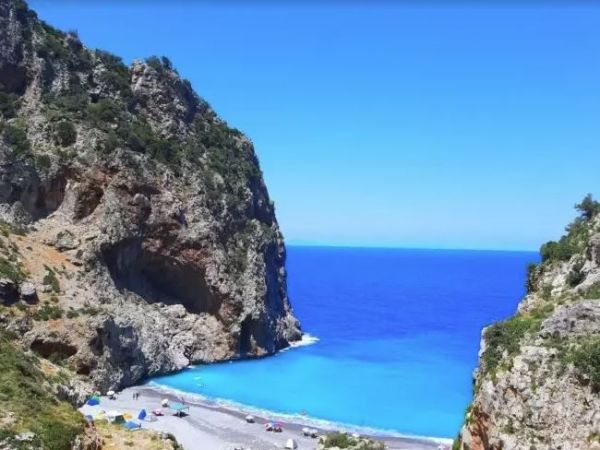 Εύβοια: Η παραλία με τα κρυστάλλινα νερά που θυμίζει παράδεισο | imommy.gr