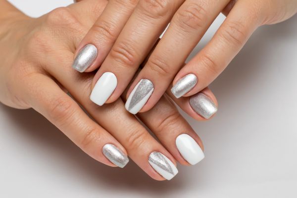 Τα silver nails είναι in! | imommy.gr