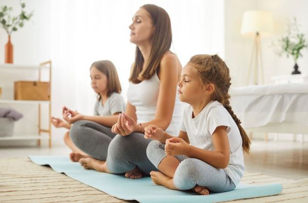 Ηρεμία στο σπίτι! Είναι ο διαλογισμός η λύση για πολυάσχολους γονείς και ανήσυχα παιδιά; | imommy.gr