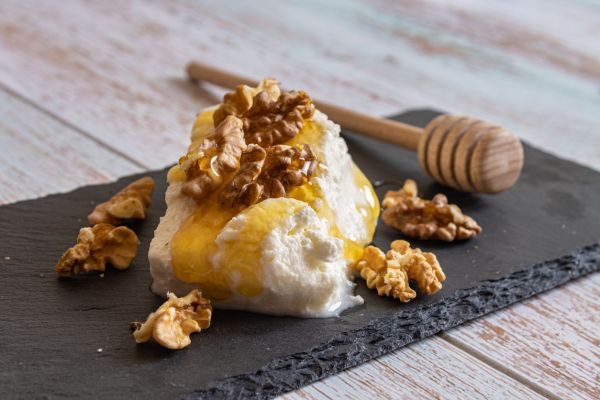 Παγωτό γιαούρτι με μέλι και καρύδια | imommy.gr