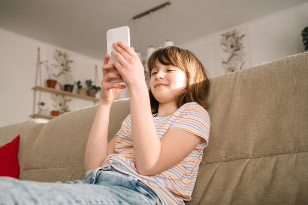 Παιδί: Είναι κάτω από 13 και έχει κινητό; Ξανασκέψου το! | imommy.gr