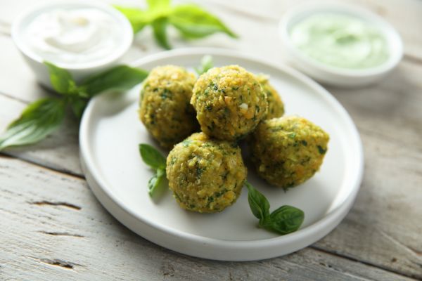 Κολοκυθοκεφτέδες στο φούρνο με δυόσμο και κατίκι Δομοκού | imommy.gr