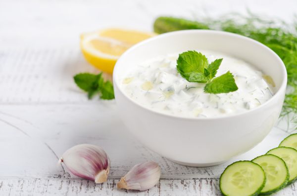Κρεμώδες ντιπ γιαουρτιού με αγγούρι – Ελαφρύ και δροσερό | imommy.gr