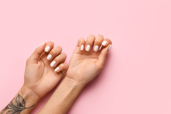 Milk nails: Αυτό είναι το πιο κομψό μανικιούρ του καλοκαιριού | imommy.gr