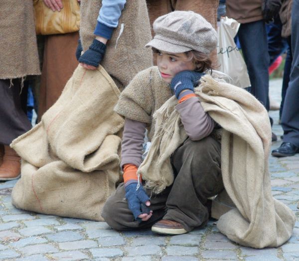 Τα παιδιά στην Αγγλία ζουν σε «σχεδόν Ντικενσιανά επίπεδα φτώχειας» | imommy.gr