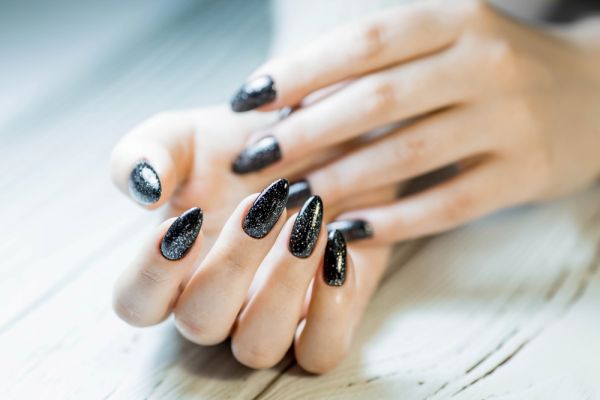 The Louboutin Manicure: Η τάση για όσες αγαπούν τα μινιμαλιστικά αλλά τολμηρά looks | imommy.gr