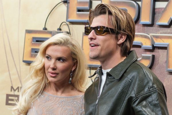 Μίλι Μπόμπι Μπράουν: Υιοθέτησε ένα κοριτσάκι με τον σύζυγό της | imommy.gr