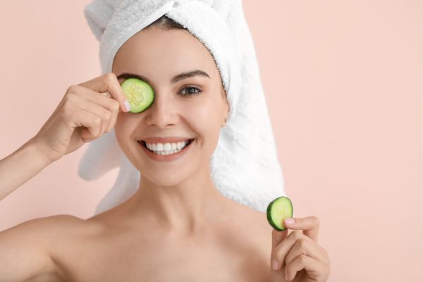 Πρήξιμο κάτω από τα μάτια; Αυτό το τρικ κάνει θαύματα | imommy.gr