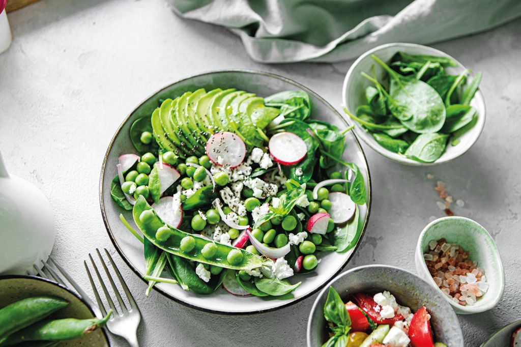 Δροσερή σαλάτα με αρακά και αβοκάντο