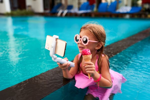 Έρευνα: Γιατί τα παιδιά θέλουν να γίνουν influencer; | imommy.gr