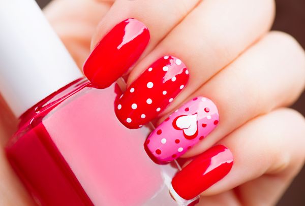Polka dot nails: Η τάση στα νύχια που λατρεύουν όλες οι celebrities | imommy.gr
