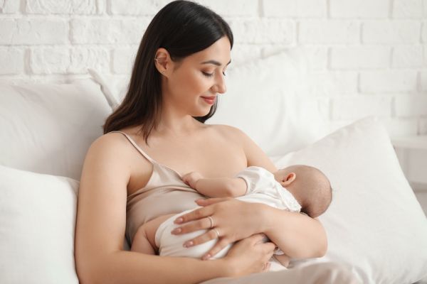 Μητρικό γάλα: Περισσότερο το πρωί, λίγότερο το βράδυ; | imommy.gr