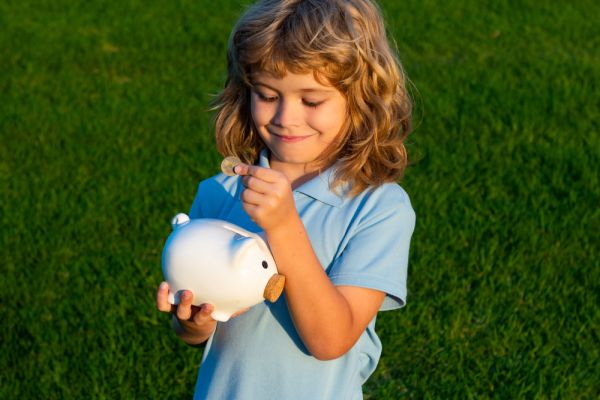 Οι Γάλλοι περιορίζουν το χαρτζιλίκι στα παιδιά τους- Πιο… γαλαντόμοι οι μπαμπάδες | imommy.gr