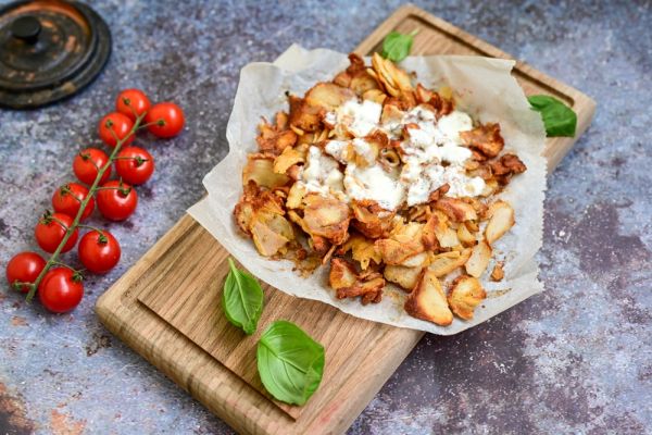 Σπιτικός γύρος κοτόπουλο με δροσερή σάλτσα γιαουρτιού και αβοκάντο | imommy.gr