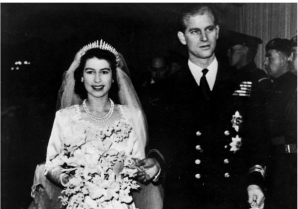 Bασίλισσα Ελισάβετ Β’: Το νυφικό της που έγινε σύμβολο | imommy.gr