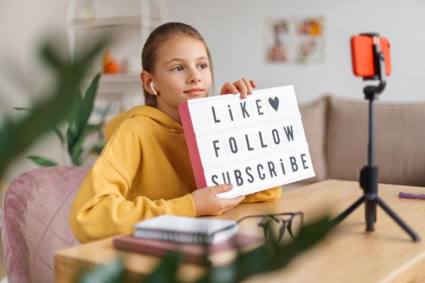 Influencers από το….σχολείο: Μακιγιάζ και μόδα πριν χτυπήσει το κουδούνι | imommy.gr