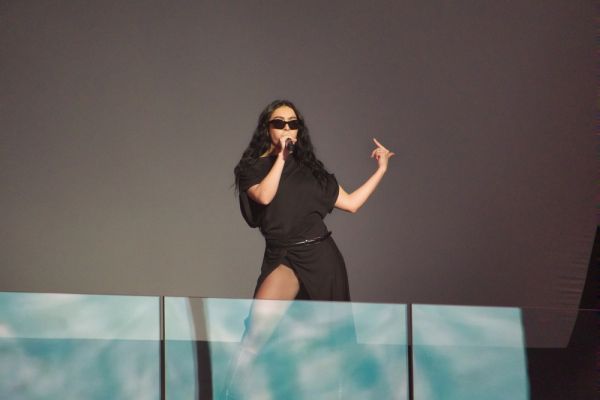 Charli xcx: O γάμος είναι μια ακόμη «κουλ στιγμή», όχι η σημαντικότερη ημέρα μιας γυναίκας | imommy.gr