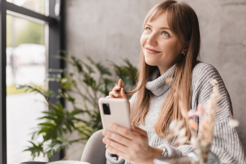 Curtain bangs: Συνεχίζουν να είναι trending και φέτος