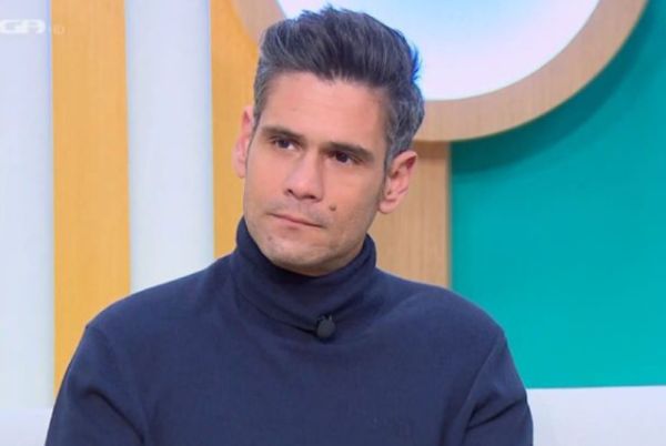 Ο Δημήτρης Ουγγαρέζος για την απώλεια των γονιών του: Ξύπναγα και πονούσα | imommy.gr