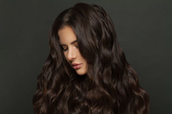 Glossy cocoa: Το χρώμα μαλλιών που θα είναι trending τους επόμενους μήνες | imommy.gr