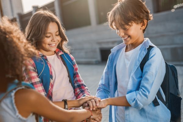 Κοινωνικές δεξιότητες παιδιού: 3 απλοί τρόποι να τις ενισχύσετε | imommy.gr