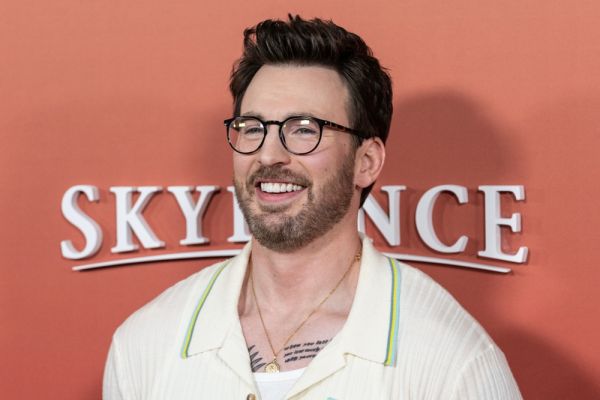 Κρις Έβανς: Ο «Captain America» απέκτησε κόρη, τρισευτυχισμένοι γονείς με την Άλμπα Μπαπτίστα | imommy.gr