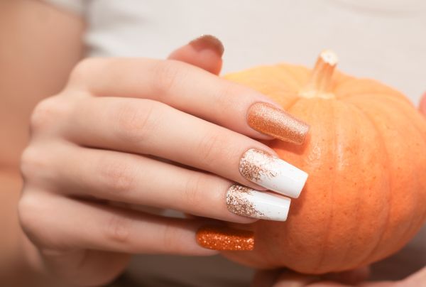 8 fun σχέδια στα νύχια για να δοκιμάσετε αυτό το φθινόπωρο | imommy.gr