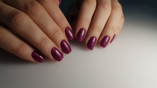 Αυτό είναι το nail color που θα βλέπουμε παντού το φθινόπωρο | imommy.gr