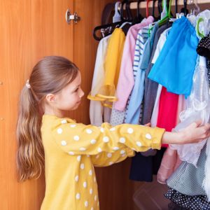 Tips και tricks για να ενθαρρύνετε το παιδί σας να ντυθεί μόνο του