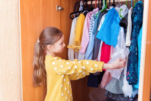 Tips και tricks για να ενθαρρύνετε το παιδί σας να ντυθεί μόνο του | imommy.gr