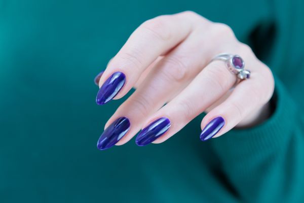 6 nail colors που θα κάνουν τα χέρια σας να δείχνουν πιο νεανικά | imommy.gr