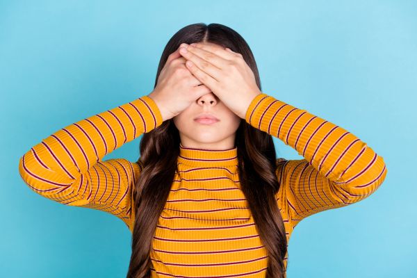 Όταν το παιδί απομακρύνεται συναισθηματικά – Πώς αντιδράμε; | imommy.gr