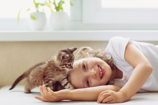 Pet reveal: Το συγκινητικό βίντεο που ένα κορίτσι συναντά το πρώτο του κατοικίδιο | imommy.gr