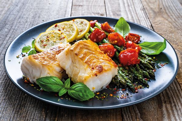 Φιλέτο μπακαλιάρου με σπαράγγια και βασιλικό | imommy.gr