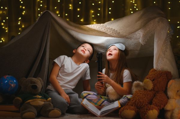 Sleepovers: Να κοιμούνται τα παιδιά σε σπίτια φίλων;