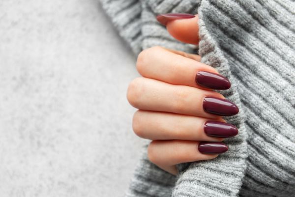 Blood moon manicure: Η νέα τάση στα νύχια που αξίζει να δοκιμάσετε | imommy.gr