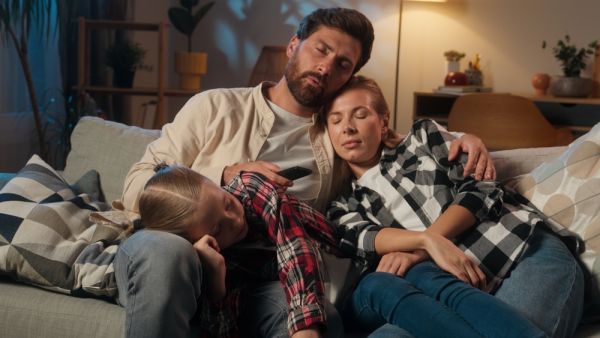 Έλλειψη ύπνου: Τι κόστος έχει στην ψυχική υγεία παιδιών και γονιών