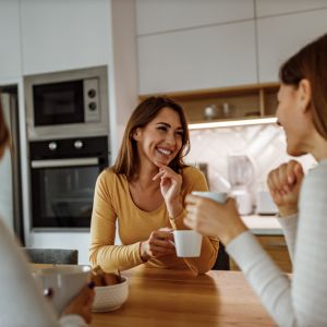 Πώς να απαντάμε με «ευγένεια» στις ανεπιθύμητες γονεϊκές συμβουλές;