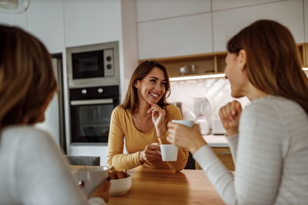 Πώς να απαντάμε με «ευγένεια» στις ανεπιθύμητες γονεϊκές συμβουλές;