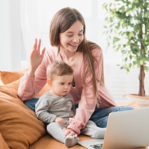 Οθόνες και βρέφη: Κι όμως έχουν και τα καλά τους