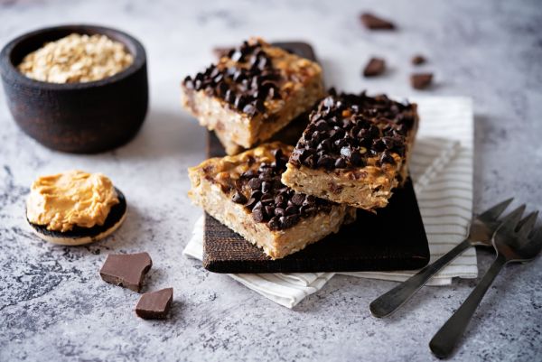 Σπιτικές μπάρες ενέργειας με μπανάνα και σοκολάτα | imommy.gr