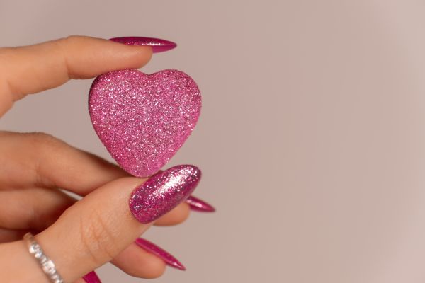 ’90s nail trends: Οι τάσεις που κάνουν comeback | imommy.gr