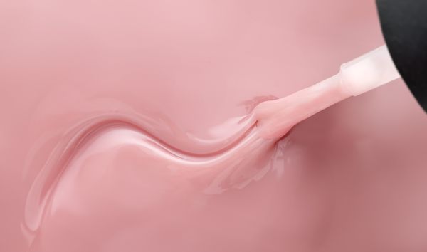 Rosehip oil nails: Το πιο κομψό και μίνιμαλ nail trend της σεζόν | imommy.gr