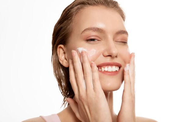 Αυτές είναι οι πιο πολύτιμες skincare συμβουλές από 4 κορυφαίες αισθητικούς | imommy.gr