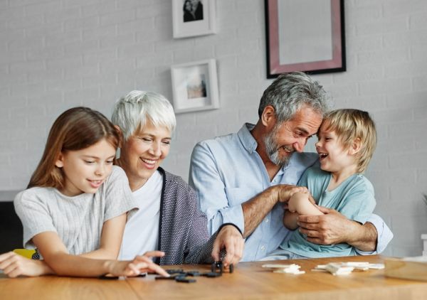 Μαθήματα “slow-living” από τους παππούδες που ωφελούν τα παιδιά