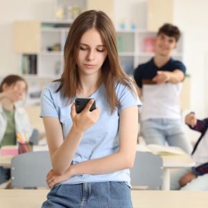 Socia media: Πώς συνδέονται με την κατάθλιψη στην εφηβεία;