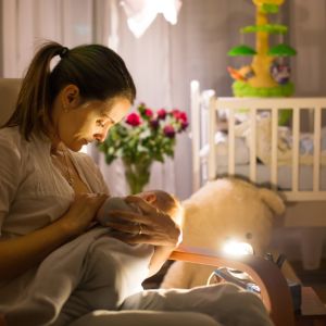 Θηλασμός:  Τι «επιπλέον» προσφέρει τη νύχτα;